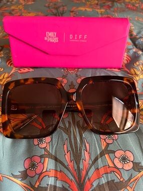 Diff Eyewear Women's Tortoiseshell Square Sunglasses - Brown